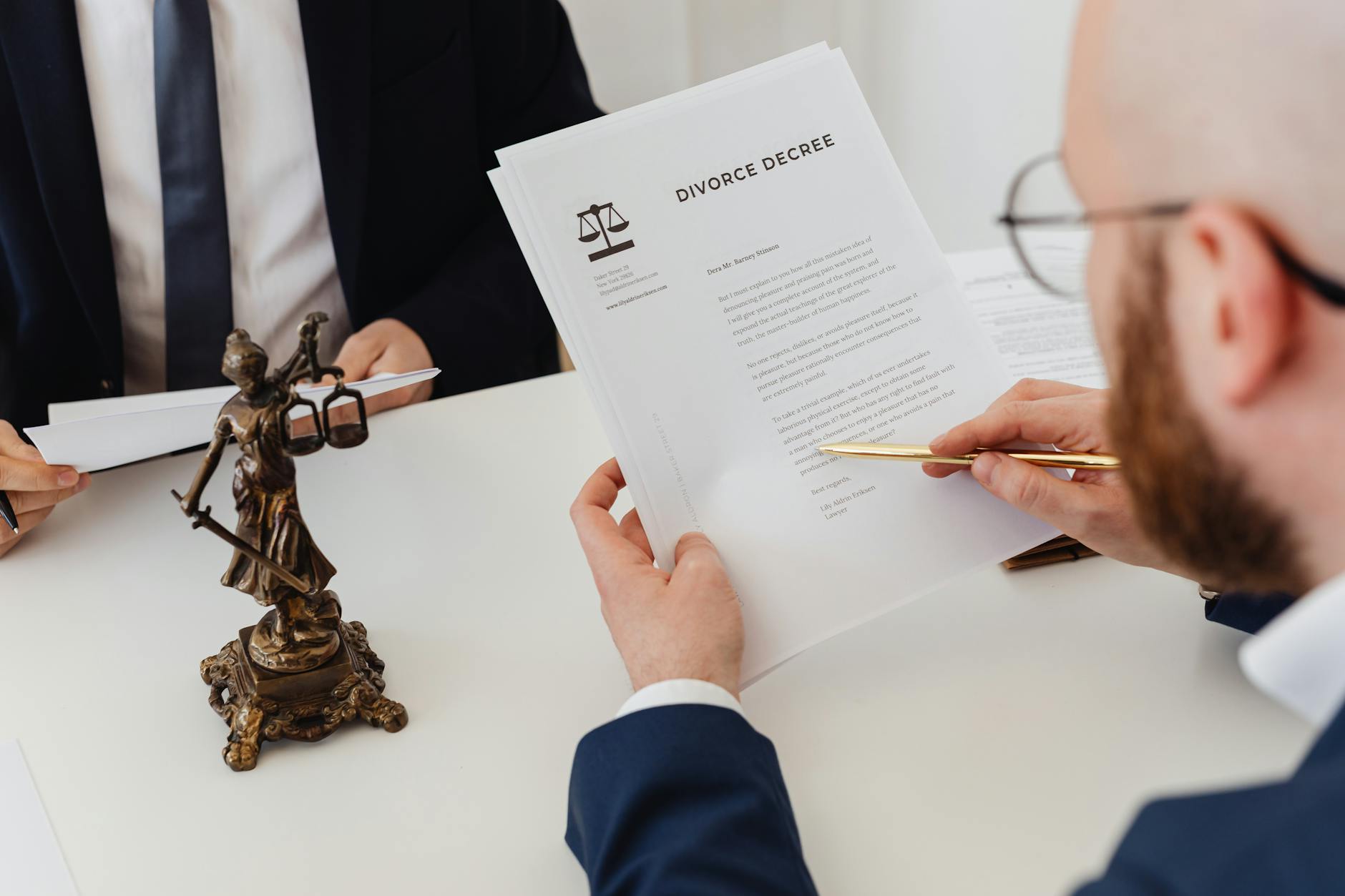 Diferența Avocat Notar Executor Judecătoresc Ghid cover image 653